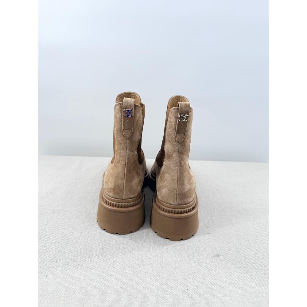 NWT Chanel Suede Calfskin & Lambskin Ankle Chelsea Boots Light Brown Women EU 38 - Picture 7 of 10